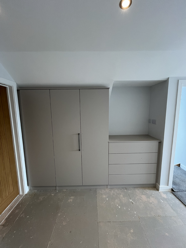 Simply angled wardrobe in Cashmere