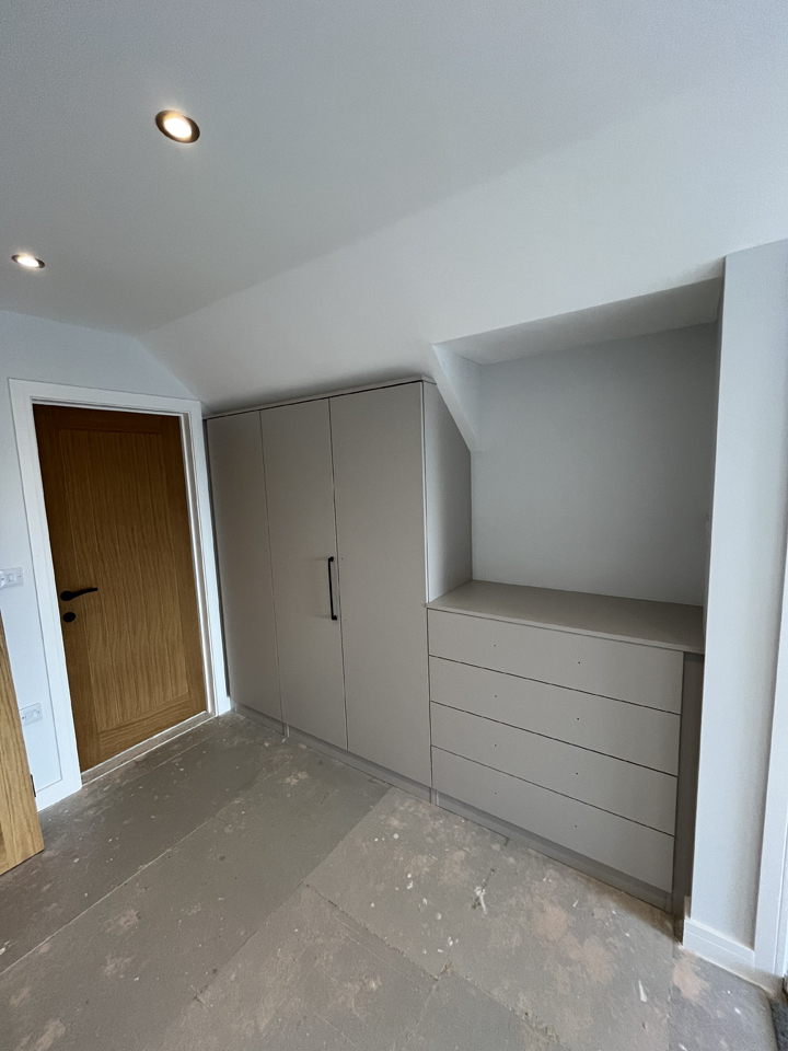 Simply angled wardrobe in Cashmere